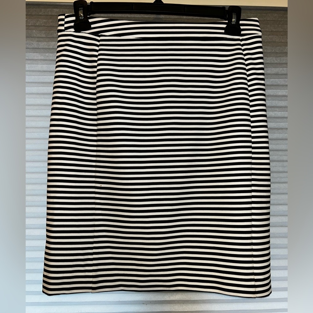 41 Hawthorn Black and White Striped Pencil Skirt.